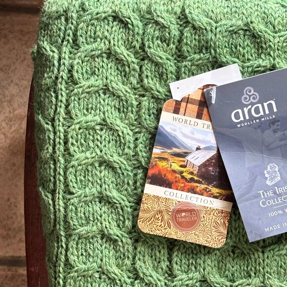 Ireland Aran Mor 100% Merlino Wool BRIGHT GREEN Throw 40 x 60 - Picture 3 of 3